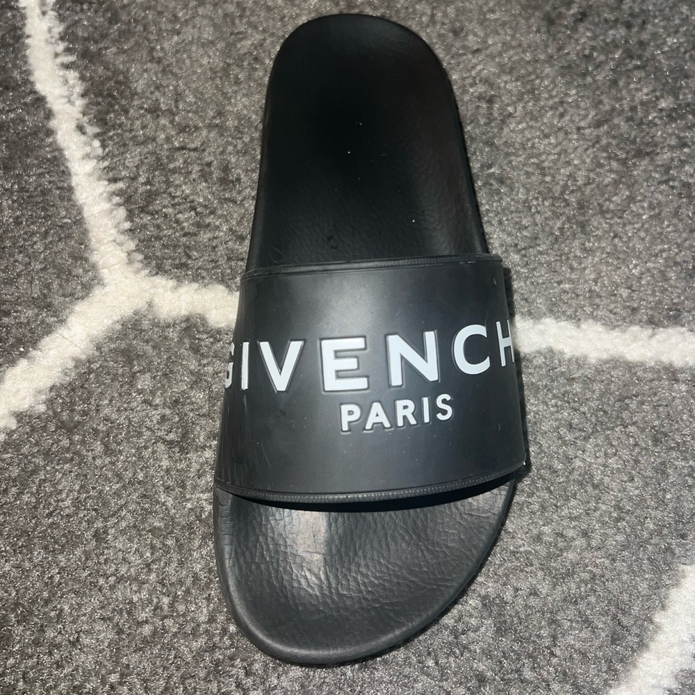 Givenchy Black and White Logo Slides - Picture 10 of 11